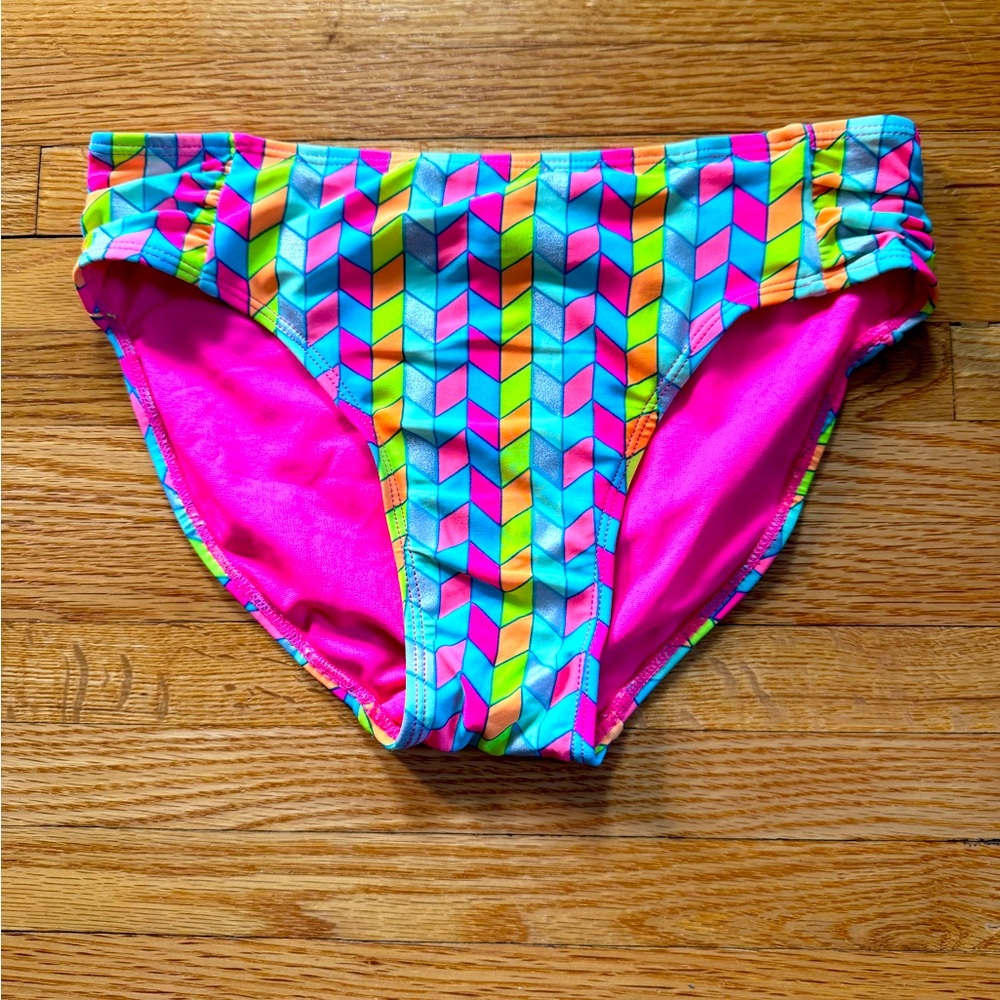 Geometric print swim bottoms 🩷🩵💚💛